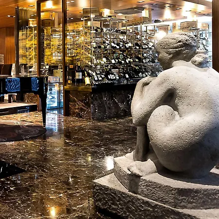 Hotel International